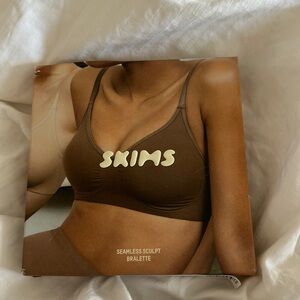 Skims seamless sculpt bralette size 2x in color sand
